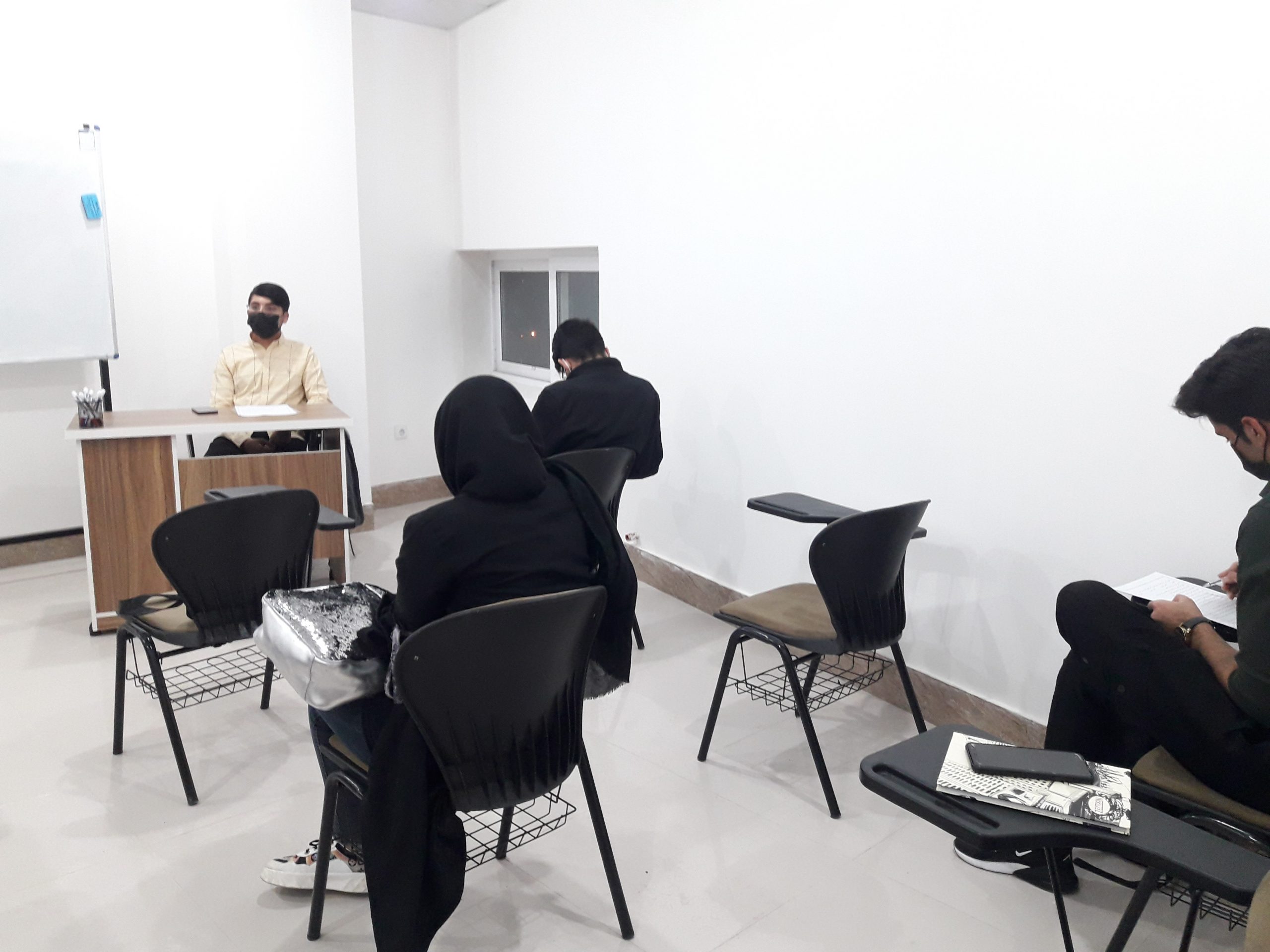 طرح جامع پشتیبانی از کنکوری ها برگزاری کلاس عربی توسط آقای احمد شمسی